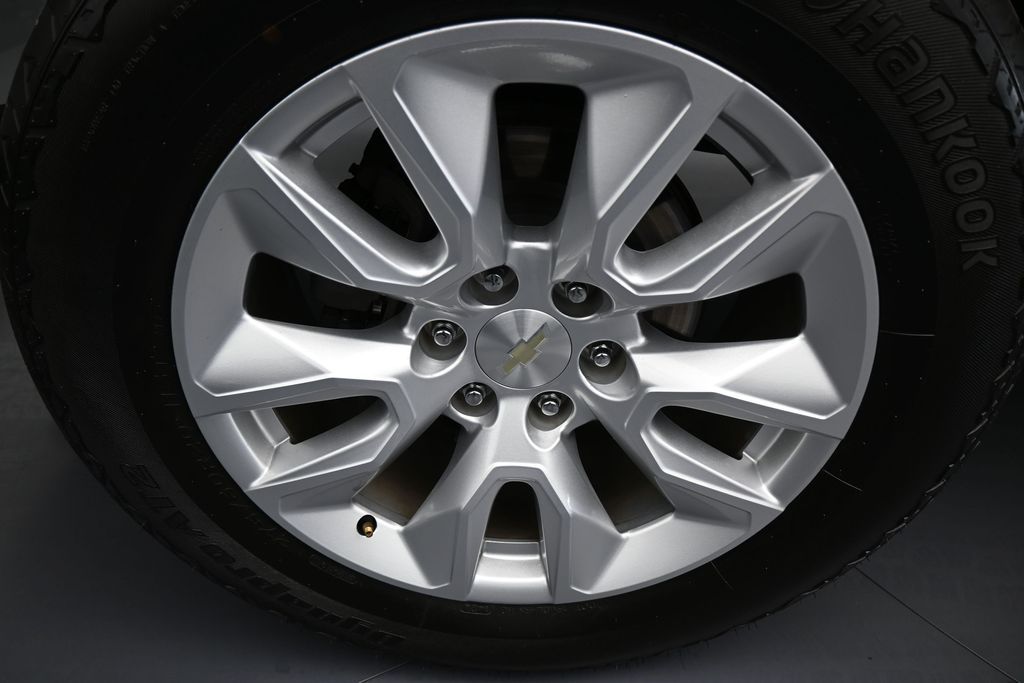 Used 2022 Summit White Chevrolet Custom image 41