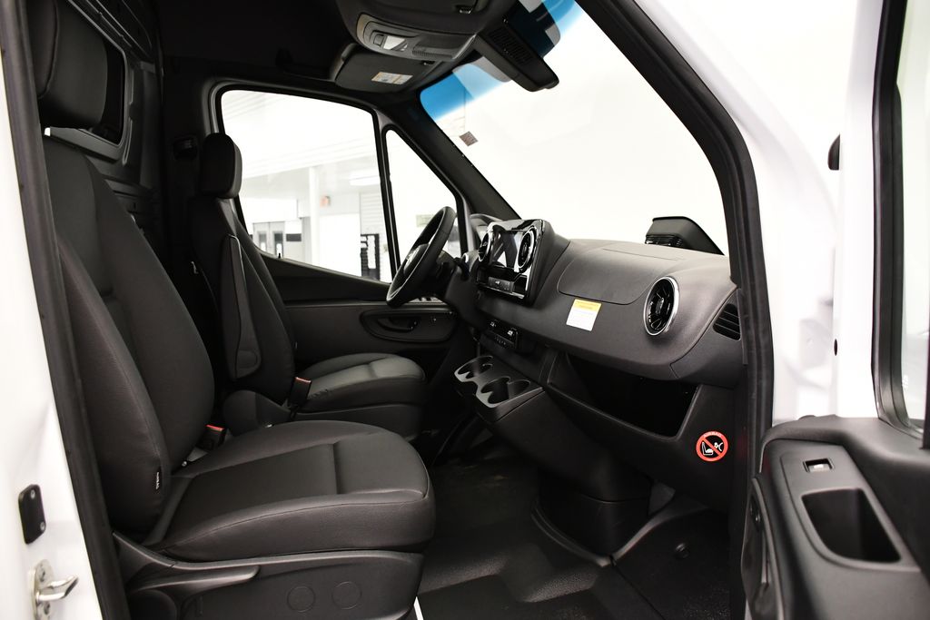 Thumbnail: 2026 Mercedes-Benz Sprinter - 30