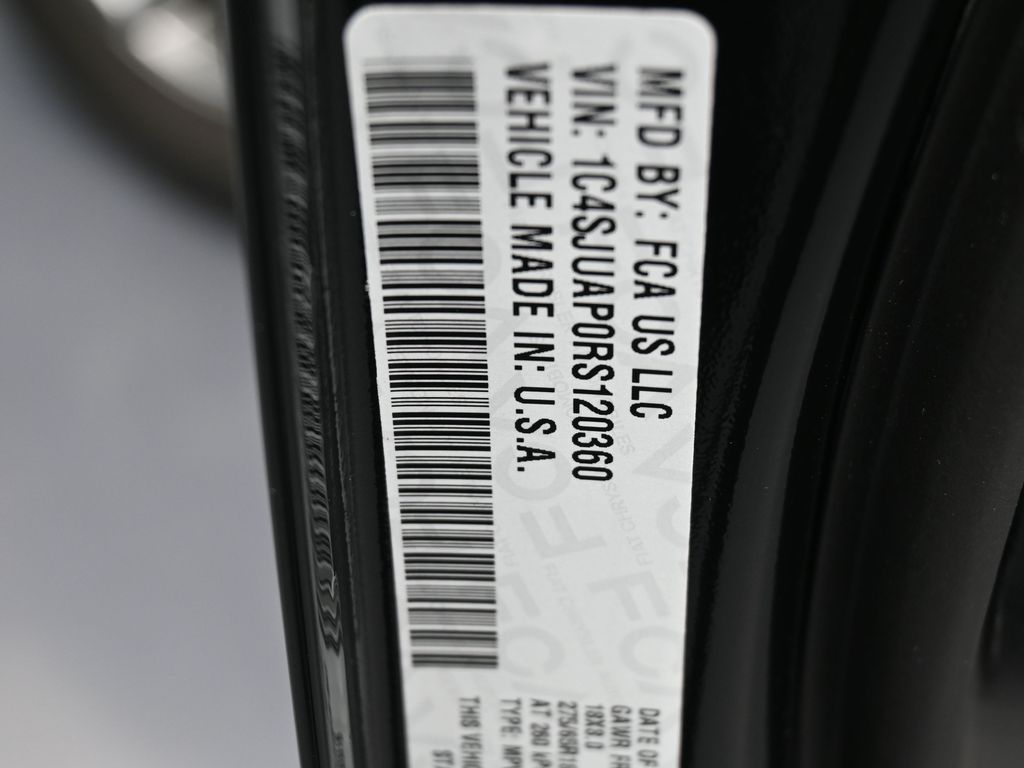 Used 2024 Diamond Black Crystal Pearlcoat Jeep Base image 17