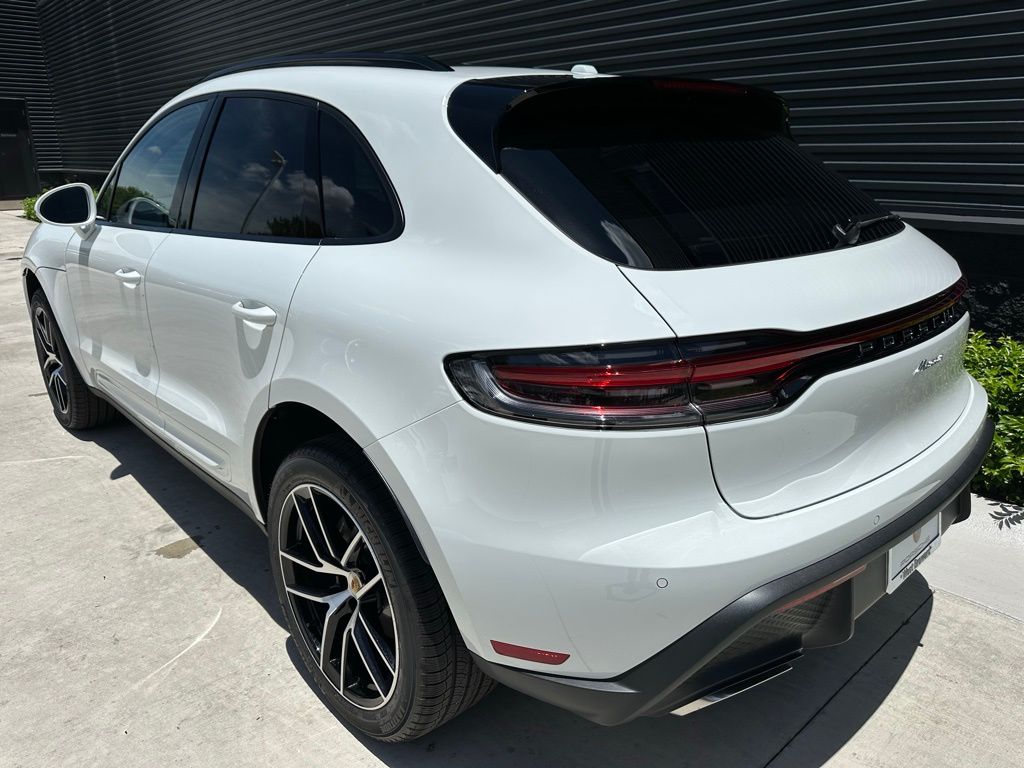Thumbnail: 2025 Porsche Macan - 3
