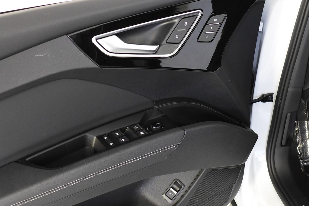 Thumbnail: 2023 Audi Q4 e-tron - 12