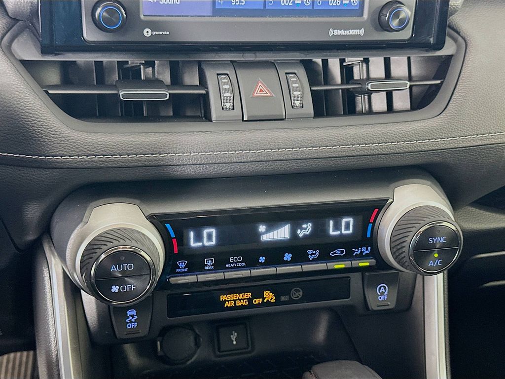 Thumbnail: 2020 Toyota RAV4 - 15