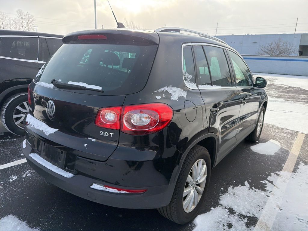 Thumbnail: 2011 Volkswagen Tiguan - 3