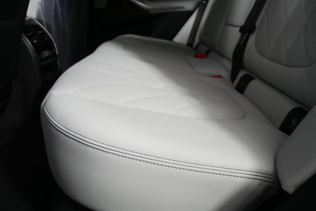 Thumbnail: 2026 BMW X5 - 15