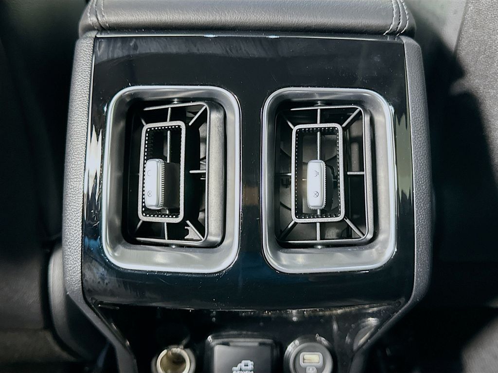 Thumbnail: 2023 Kia Sorento - 25