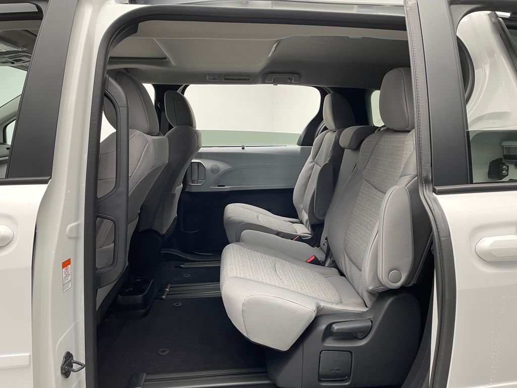 Thumbnail: 2025 Toyota Sienna - 32