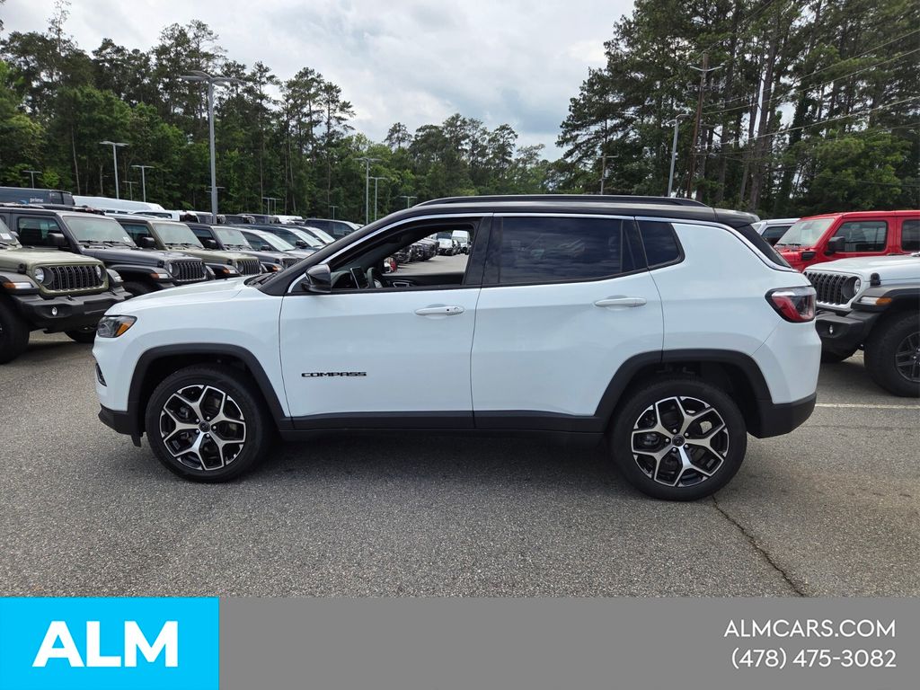 Used 2025 White Jeep Limited image 5