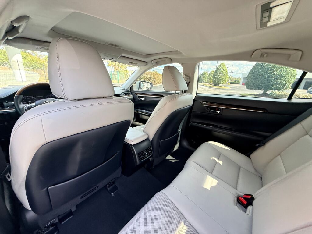 Thumbnail: 2018 Lexus ES - 19