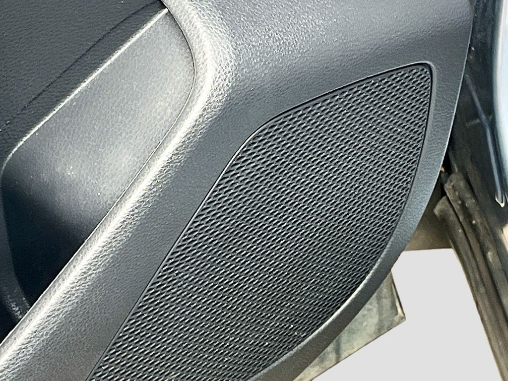 Used 2025 Blue Toyota L image 19