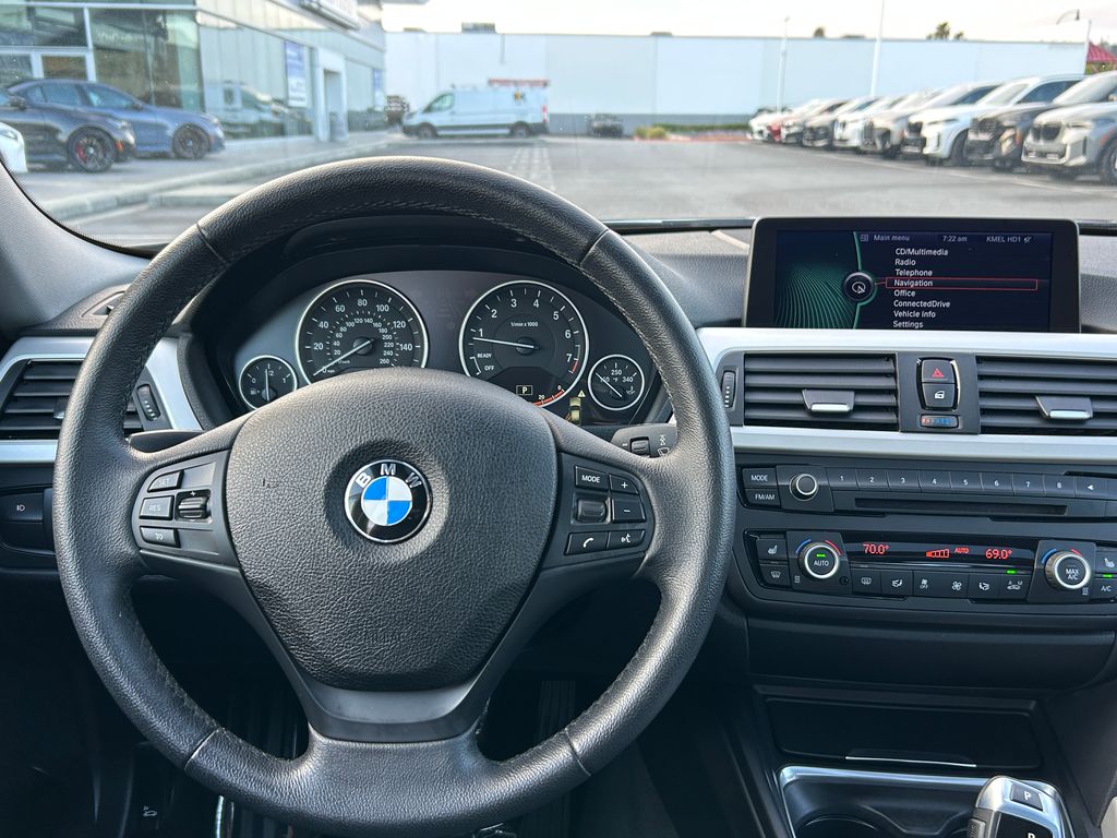 2013 BMW 3 Series 320i 17