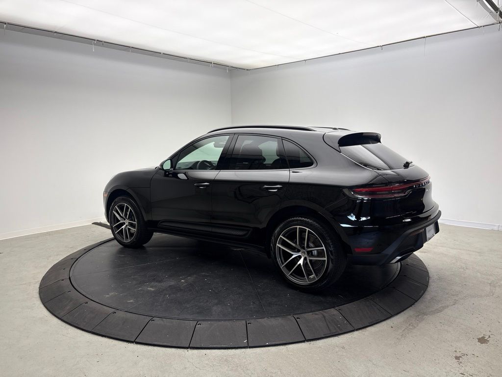 Thumbnail: 2026 Porsche Macan - 3