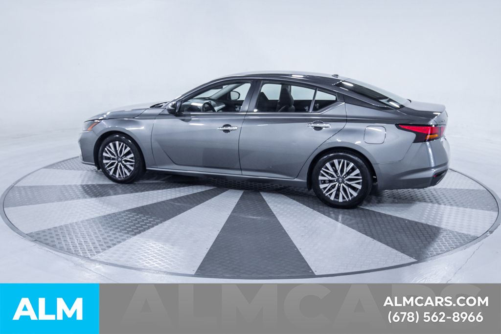 Used 2024 Gray Nissan 2.5 SV image 5