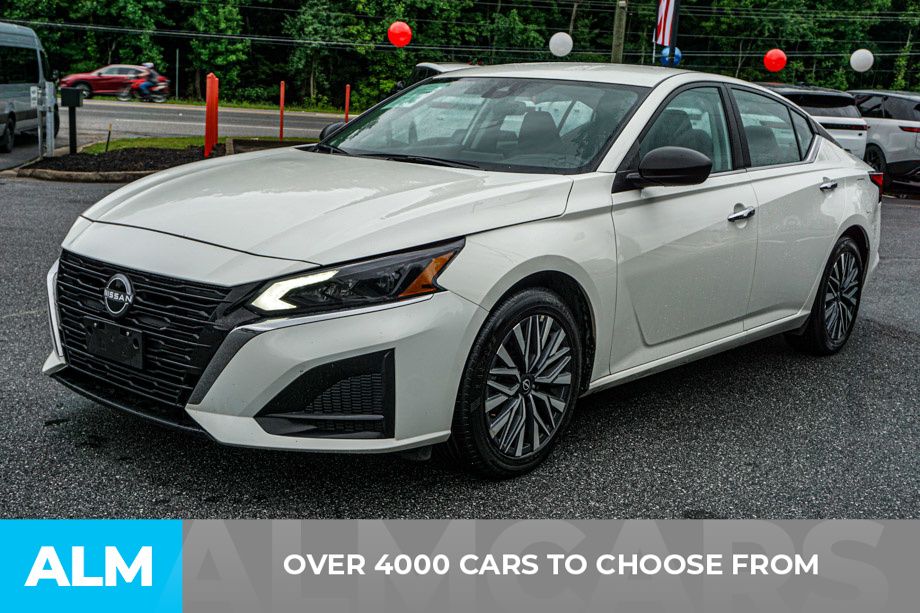 Used 2025 White Nissan 2.5 SV image 3