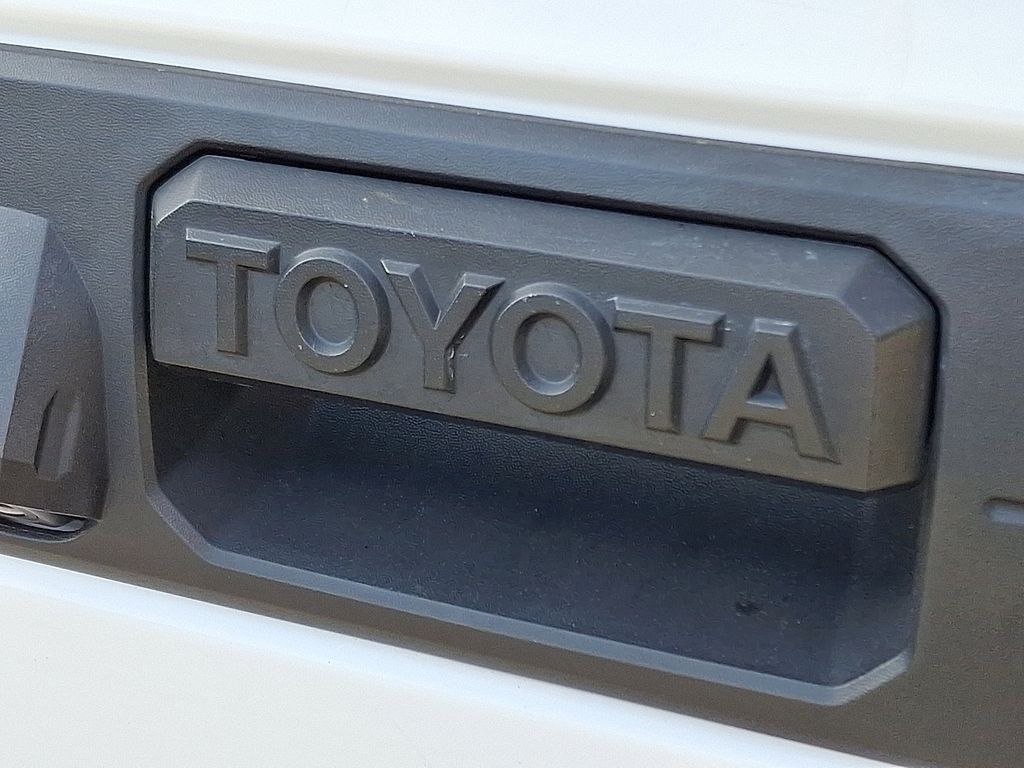 2022 Toyota Tacoma SR 29