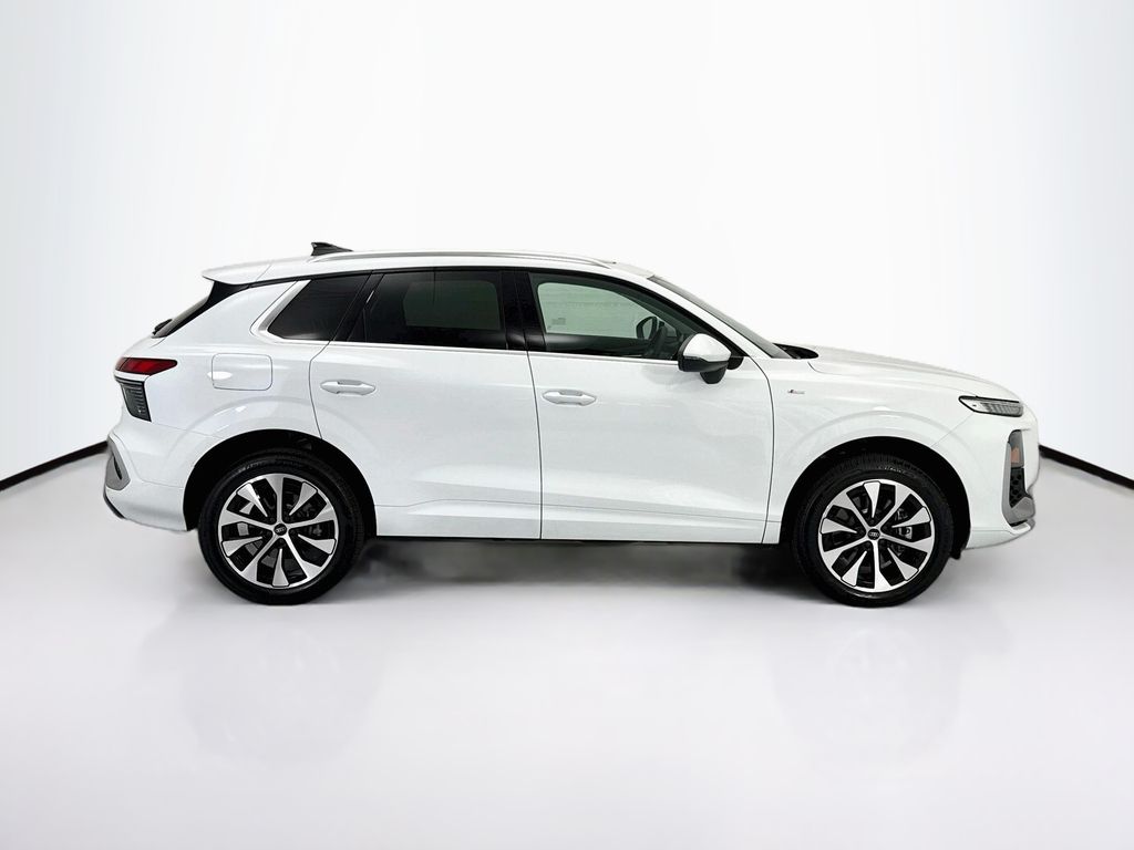 Thumbnail: 2026 Audi Q3 - 4