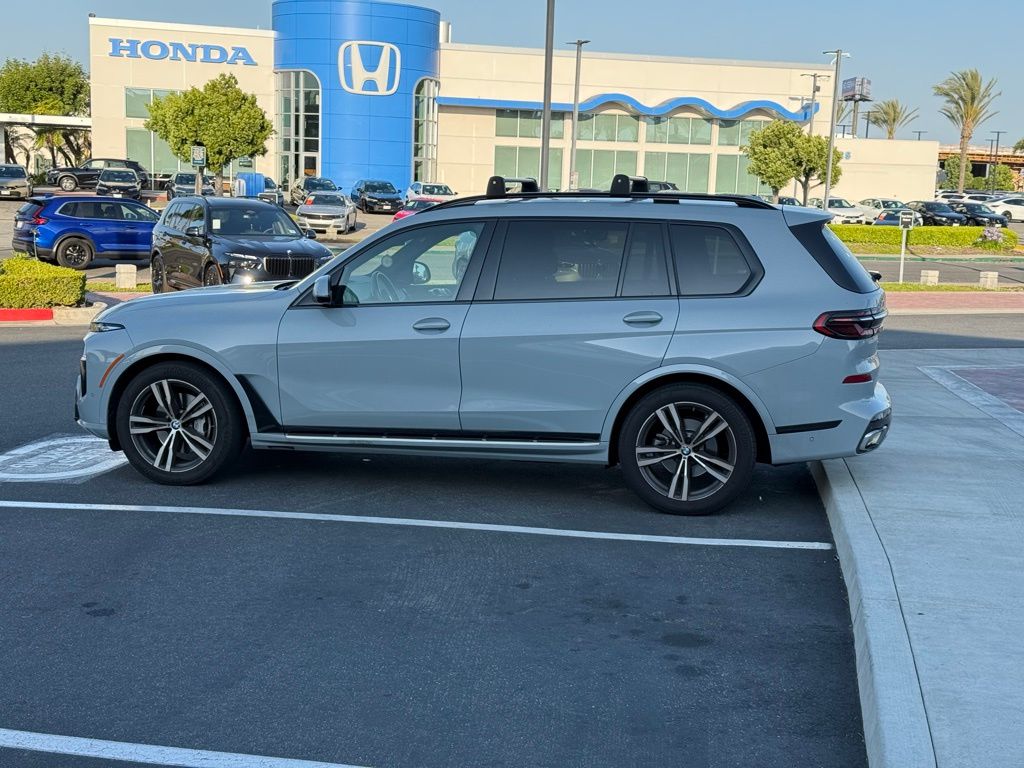 Thumbnail: 2023 BMW X7 - 4