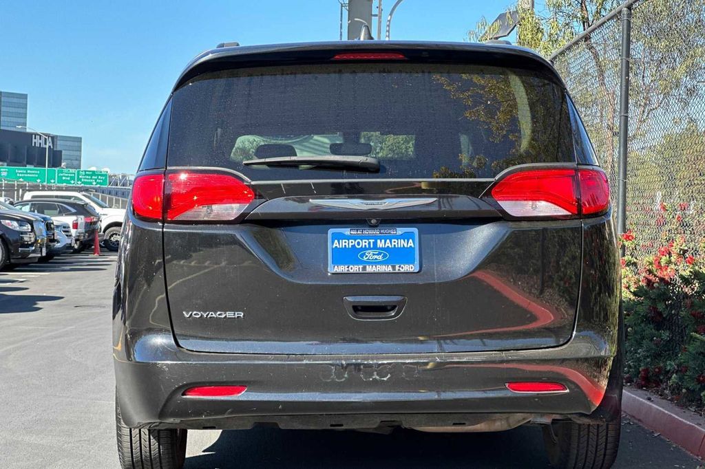 2021 Chrysler Voyager LXI 7