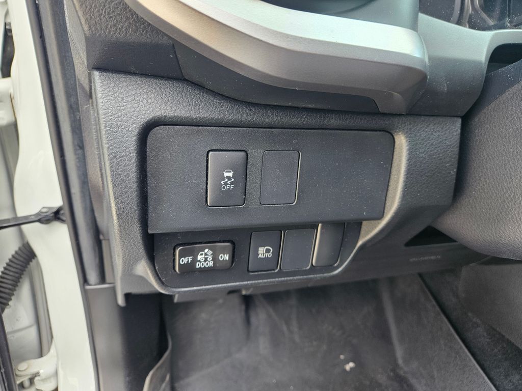 2021 Toyota Tacoma SR5 18