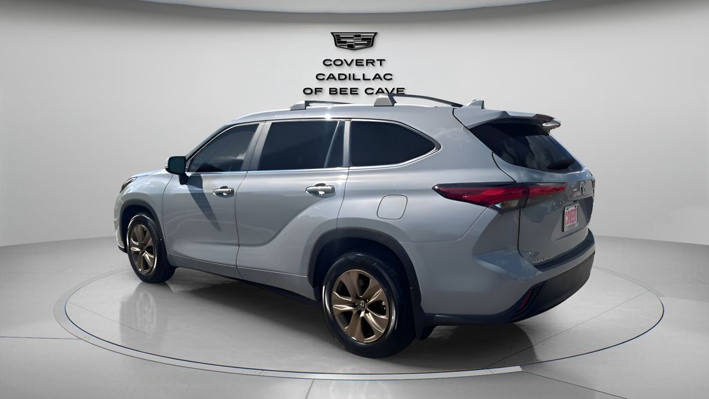 Used Car 2023 Toyota Highlander Hybrid  Bronze Edition For Sale Under $40,000 In Austin, Texas