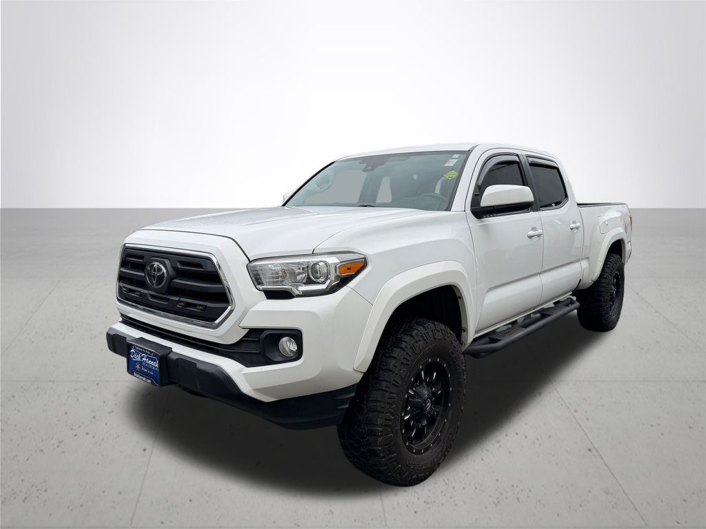 2018 Toyota Tacoma SR5 photo 2