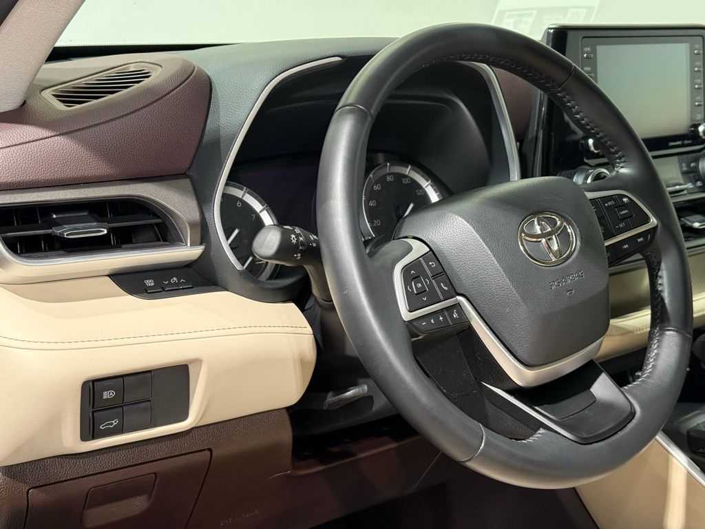 2022 Toyota Highlander XLE 17