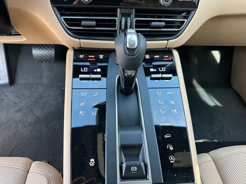 Thumbnail: 2026 Porsche Macan - 24