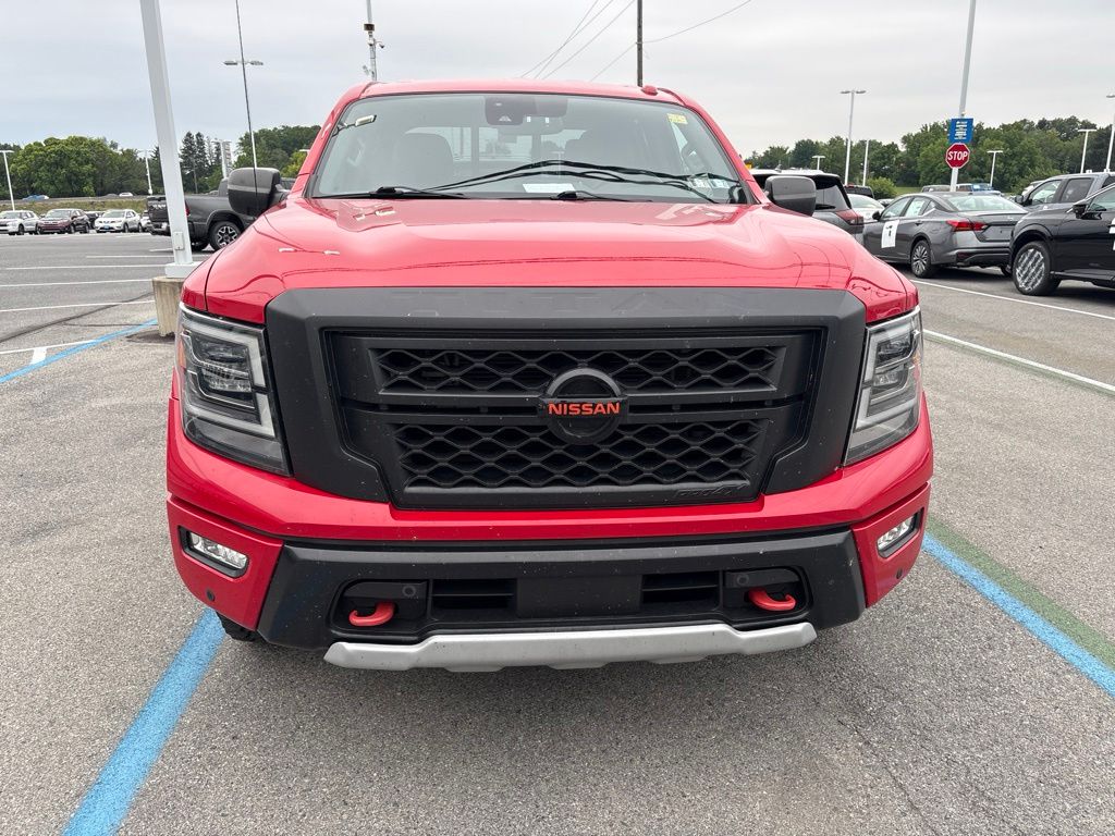 2021 Nissan Titan — photo 2