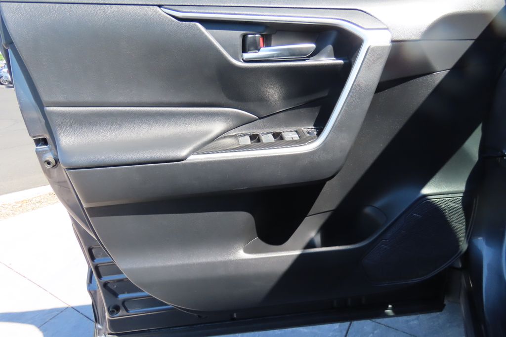 Thumbnail: 2021 Toyota RAV4 - 23