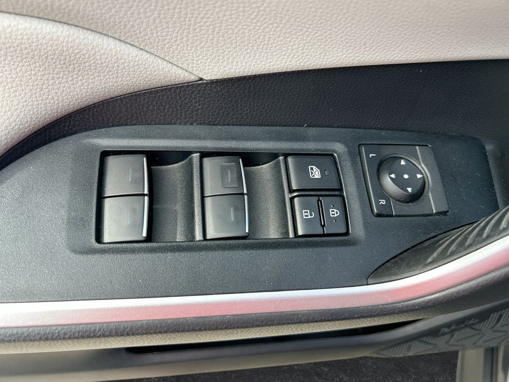 Thumbnail: 2022 Toyota RAV4 - 14