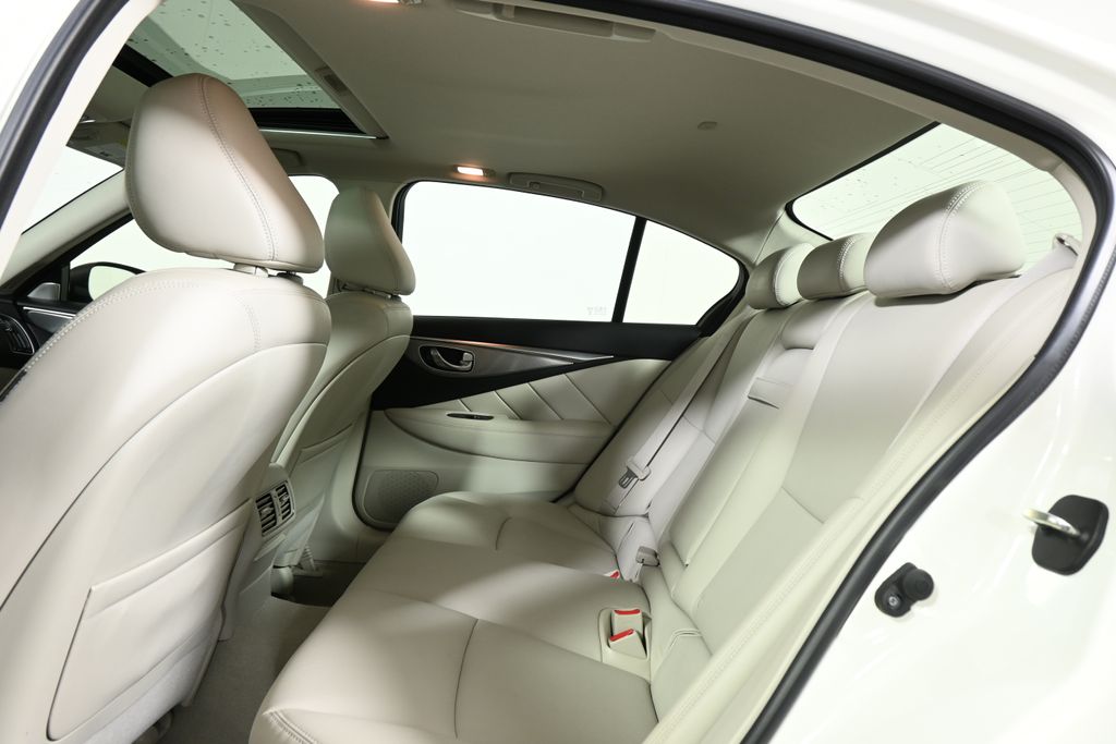 2017 INFINITI Q50 Premium 32