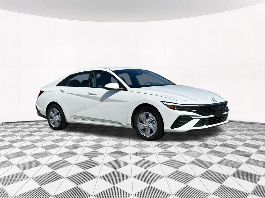 2024 Hyundai Elantra SE 10