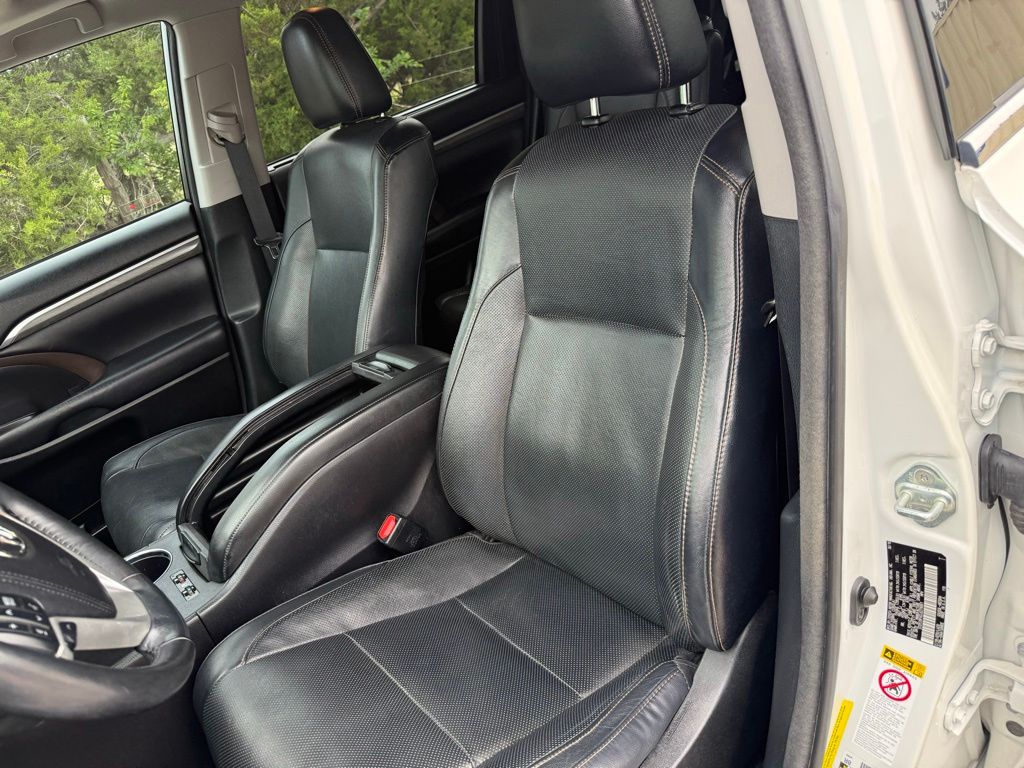 Thumbnail: 2018 Toyota Highlander - 14