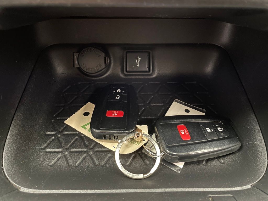 Thumbnail: 2022 Toyota RAV4 - 27