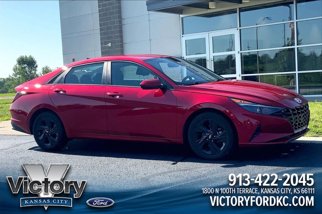 Calypso Red 2022 Hyundai Elantra Sedan Front-Wheel Drive Continuously Variable Transmission