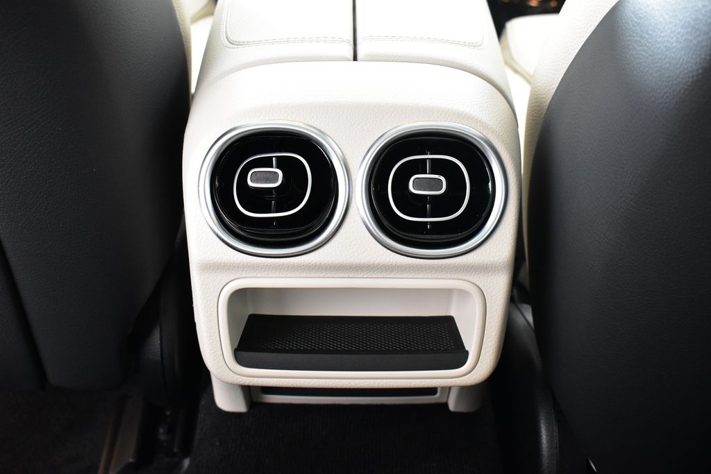 Thumbnail: 2025 Mercedes-Benz C-Class - 31