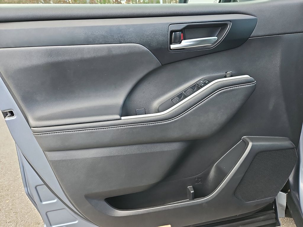 Thumbnail: 2020 Toyota Highlander - 12