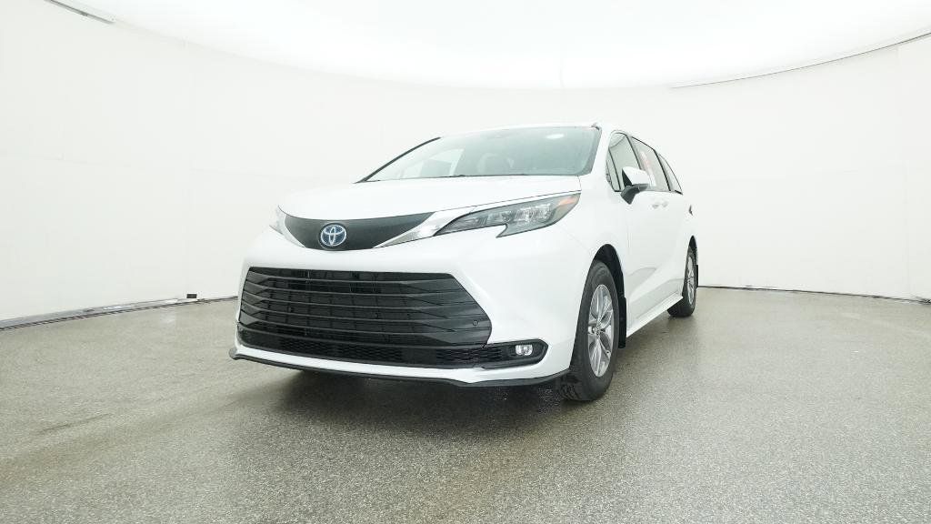 Thumbnail: 2025 Toyota Sienna - 25