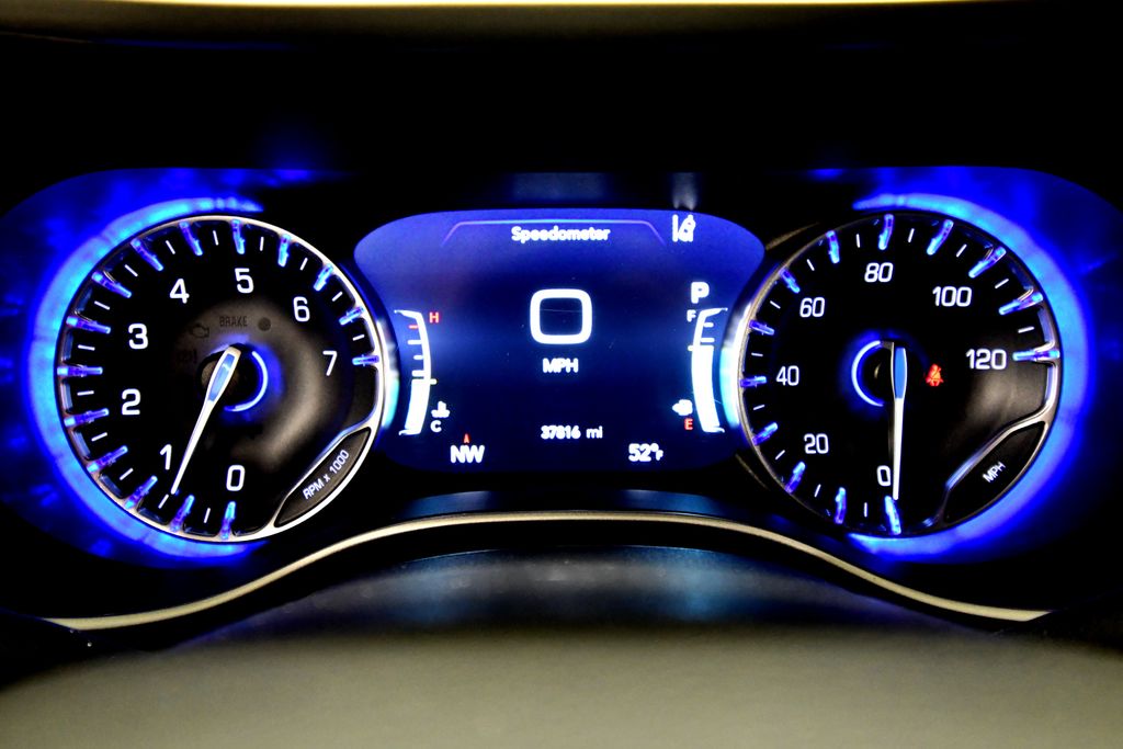 Used 2025 Chrysler Pacifica Van