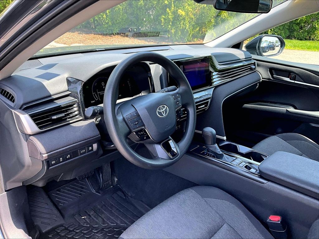 2025 Toyota Camry — photo 8