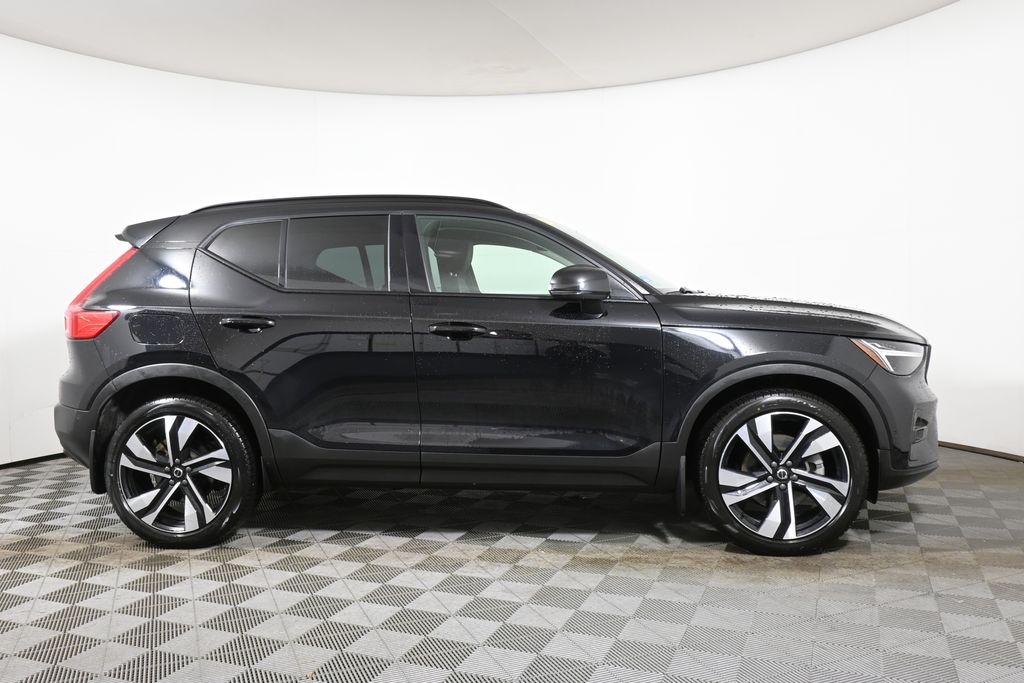Thumbnail: 2023 Volvo XC40 - 8