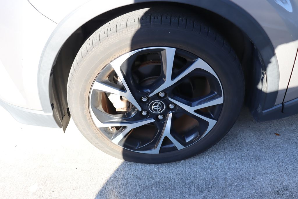 Thumbnail: 2019 Toyota C-HR - 4