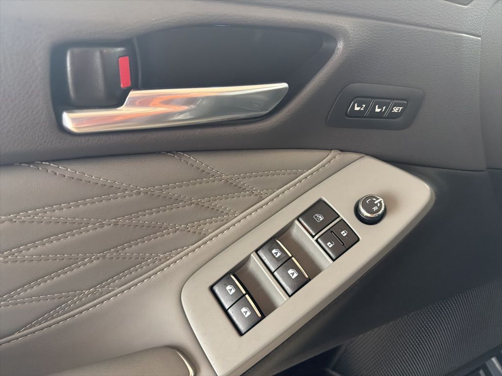 Thumbnail: 2021 Toyota Avalon - 26