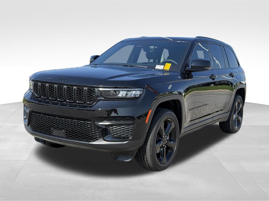 Diamond Black Crystal Pearlcoat 2025 Jeep Grand Cherokee SUV / Crossover 4X2 8-Speed Automatic