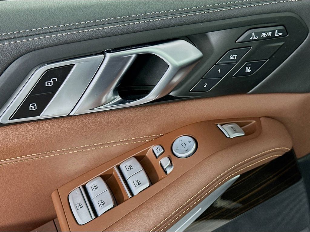 Thumbnail: 2023 BMW X7 - 18