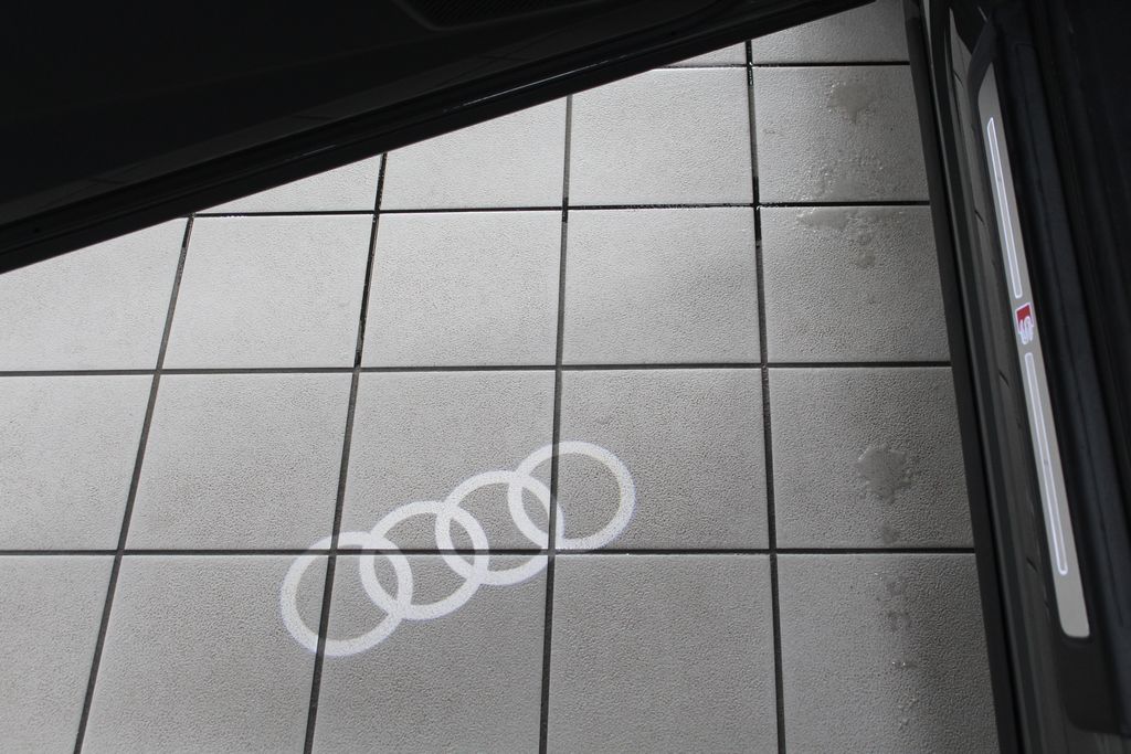 Thumbnail: 2025 Audi Q5 - 12
