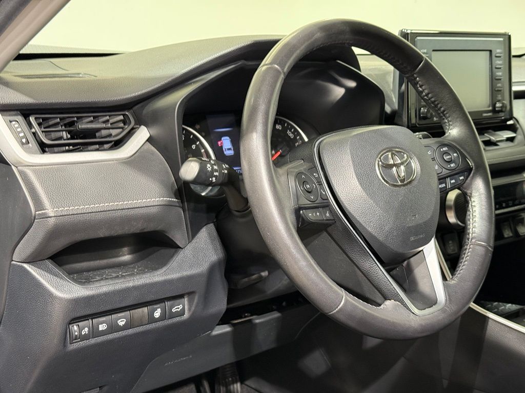 Thumbnail: 2020 Toyota RAV4 - 17