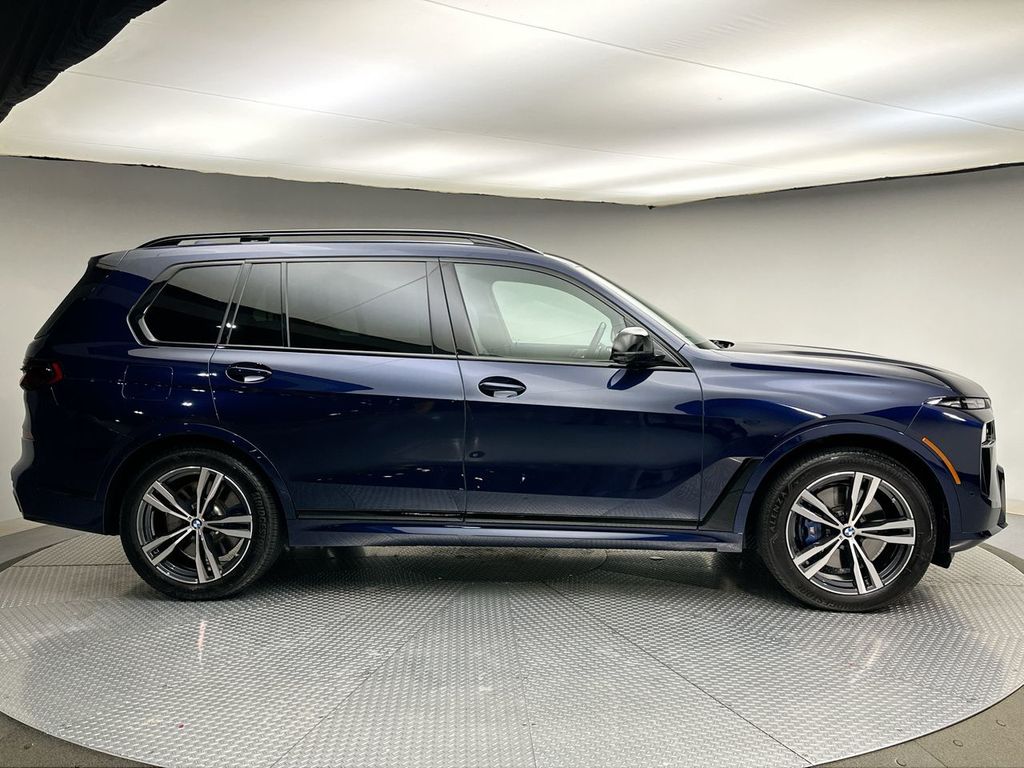 Thumbnail: 2025 BMW X7 - 4