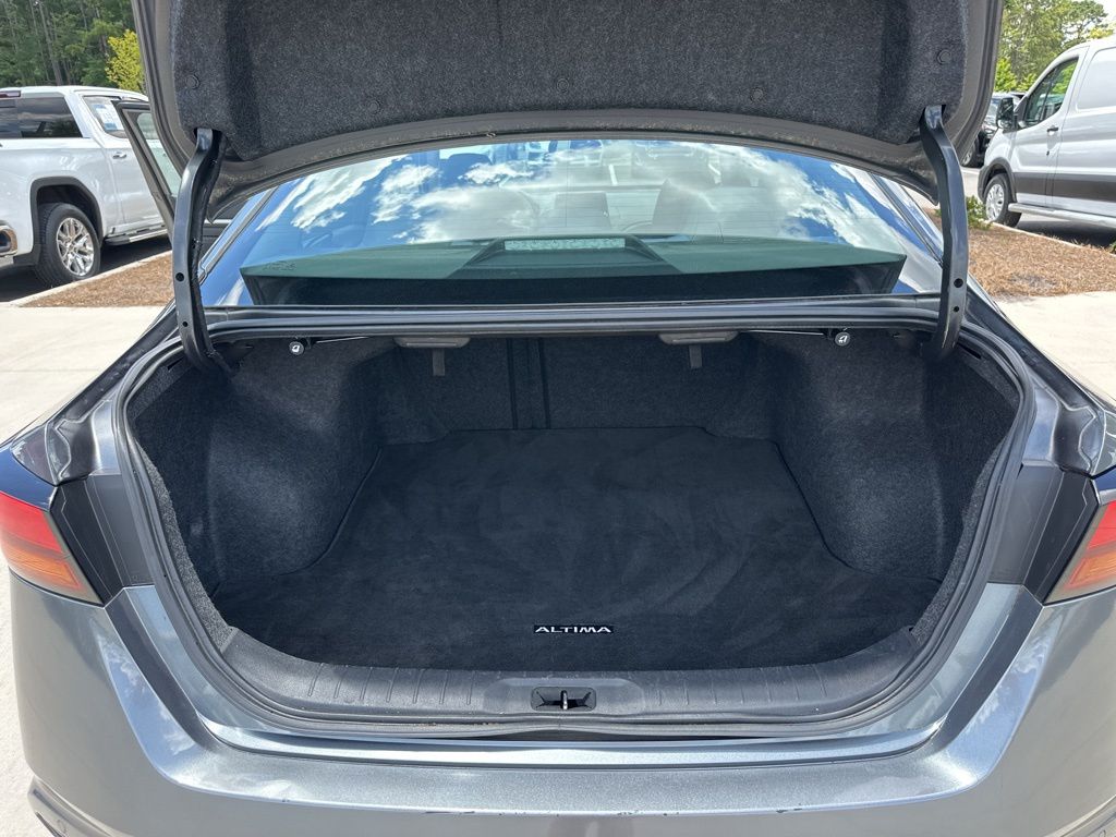 2021 Gun Metallic Nissan Altima 2.5 SV FWD Sedan