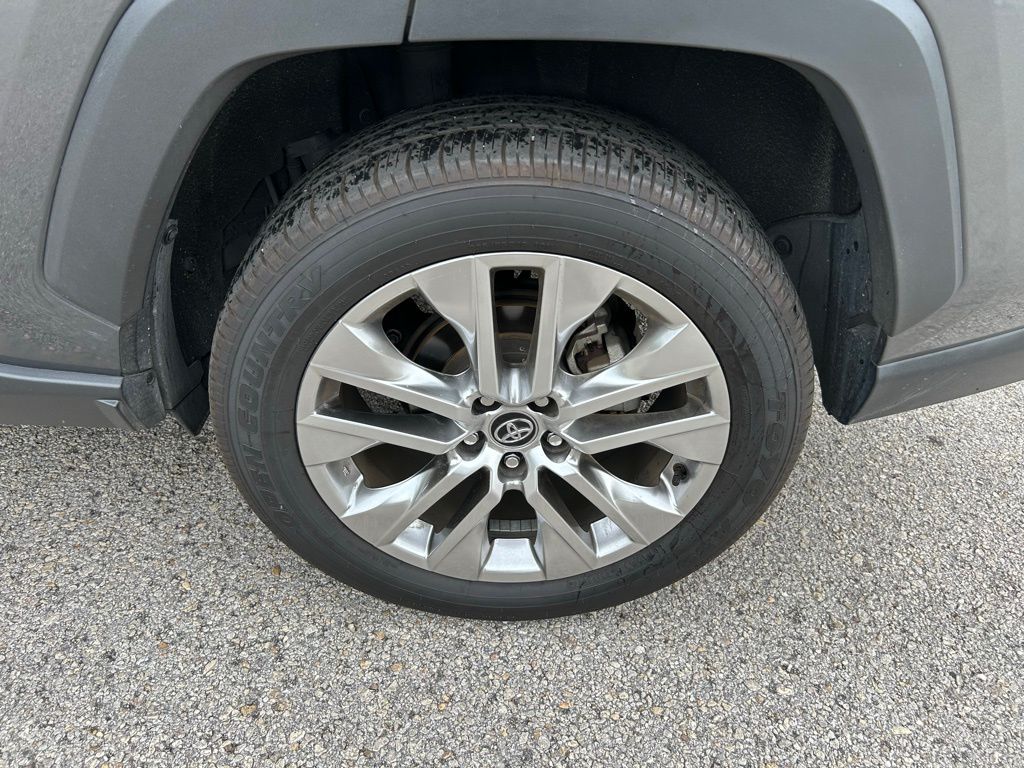 2020 Toyota RAV4 XLE Premium 9