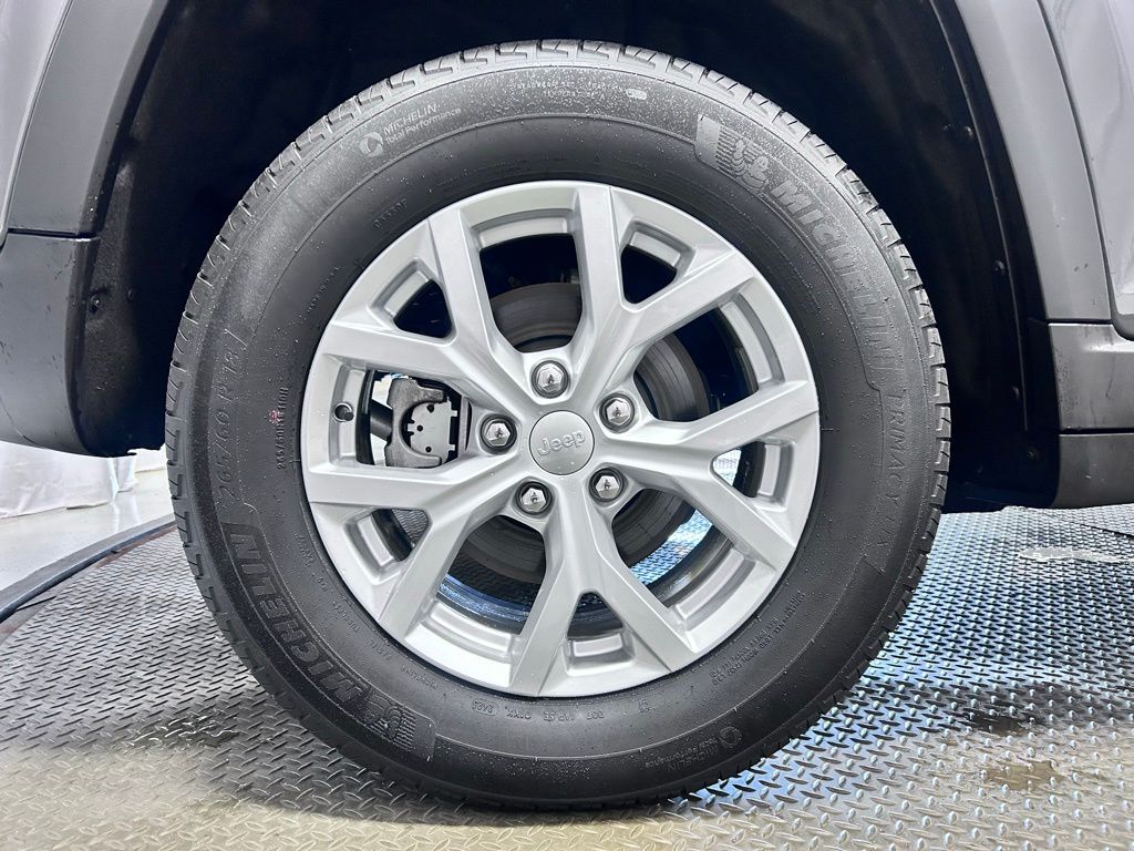 used 2023 Jeep Grand Cherokee car, priced at $32,288